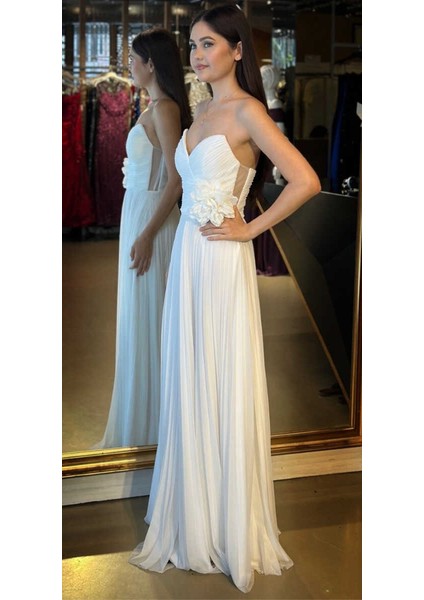 Beyaz Straplez Yaka Çiçek Detaylı Kloş Etekli Tül Uzun Abiye Elbise 11003