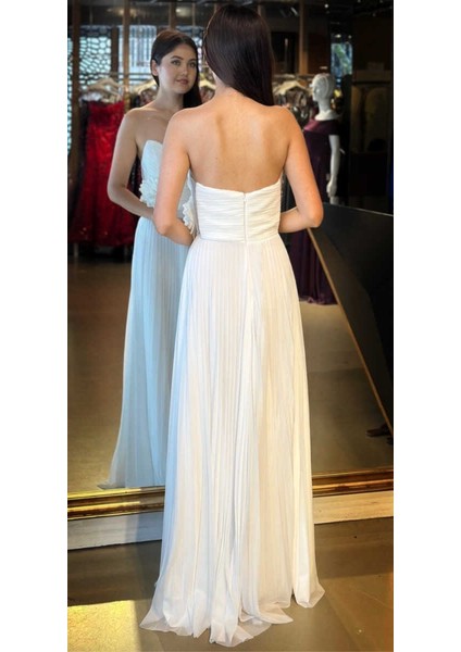 Beyaz Straplez Yaka Çiçek Detaylı Kloş Etekli Tül Uzun Abiye Elbise 11003 fırsatları