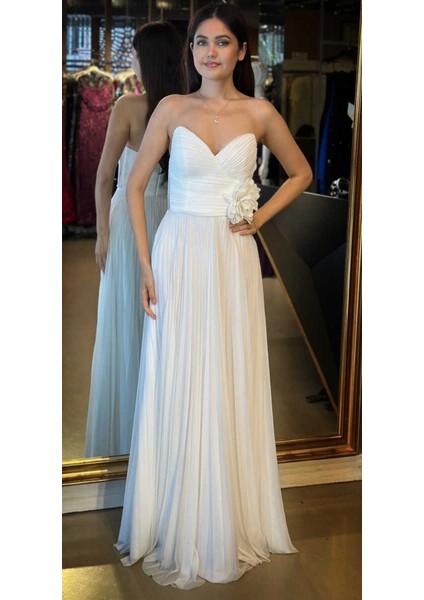 Beyaz Straplez Yaka Çiçek Detaylı Kloş Etekli Tül Uzun Abiye Elbise 11003 indirimleri