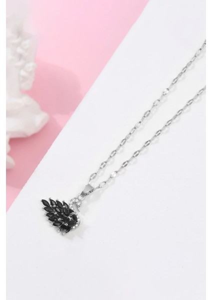 Kararmaz Kadın Gümüş Siyah Taşlı Kuğu Çelik Kolye