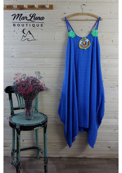 Marluna Kadın Bohem Yazlık Elbise – Çiçek Detaylı Askılı Mavi Elbise