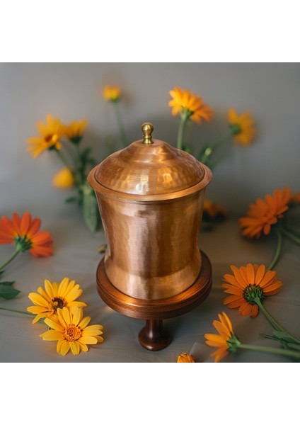 - Saf Bakır Baharatlık – 17 cm Yükseklik × 10 cm Çap, 412 gr Ağırlık, Kapaklı El Dövmesi Kahramanmaraş Ustası Işi, Kalaylı Iç Yüzey, Sağlıklı ve Şık Mutfak Aksesuarı