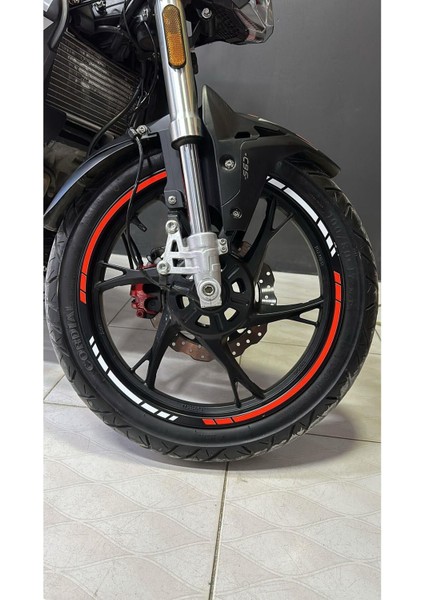 Benelli 125S Neon Turuncu ve Gümüş Gri Parçalı Üçgen Desenli Sticker Etiket Modeli