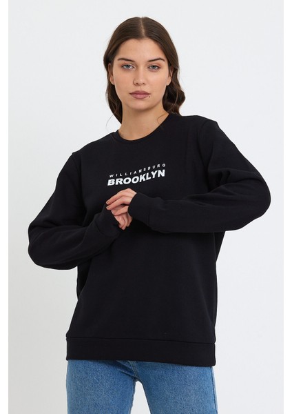 Kadın Bisiklet Yaka Rahat Kalıp 3 Iplik Kalın Brooklyn Baskılı Sweatshirt SPR24SWK29 fiyatları