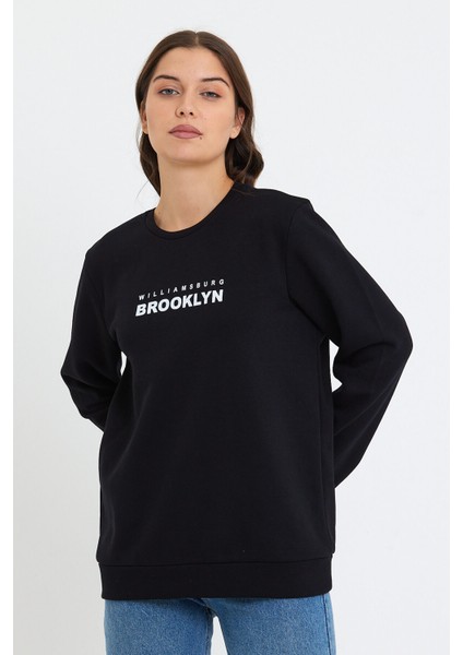 Kadın Bisiklet Yaka Rahat Kalıp 3 Iplik Kalın Brooklyn Baskılı Sweatshirt SPR24SWK29 modelleri