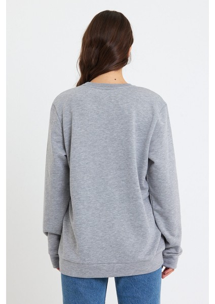 Kadın Bisiklet Yaka Rahat Kalıp 3 Iplik Kalın Brooklyn Baskılı Sweatshirt SPR24SWK29 fırsatları