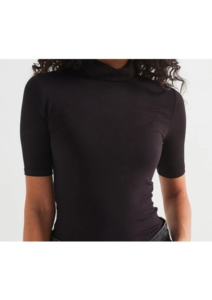 Kadın Siyah Kısa Kollu Body Yarım Boğaz