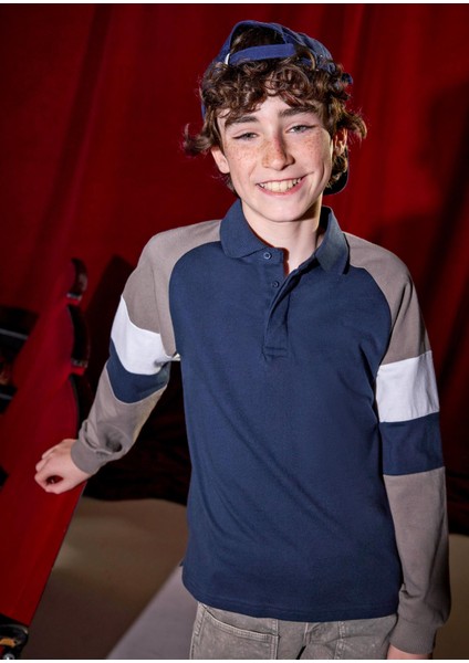 Erkek Çocuk Yakalı Sweatshirt