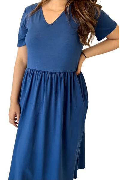 Cep Detaylı V Yaka Elbise