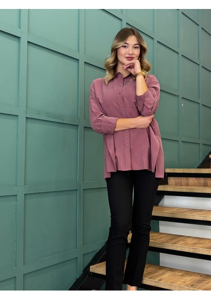 Kadın Yanları Yırtmaçlı Tek Cepli Önden Düğmeli Gömlek