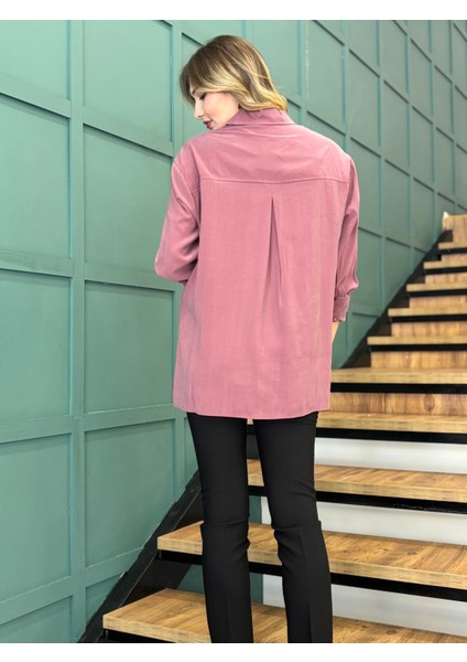 Kadın Yanları Yırtmaçlı Tek Cepli Önden Düğmeli Gömlek