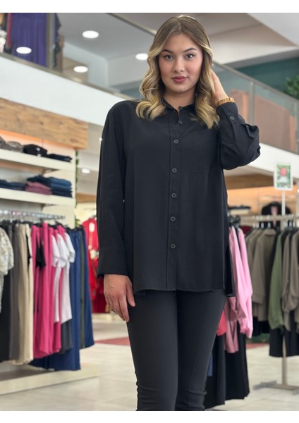 Kadın Yanları Yırtmaçlı Tek Cepli Önden Düğmeli Gömlek