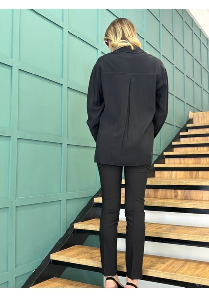 Kadın Yanları Yırtmaçlı Tek Cepli Önden Düğmeli Gömlek