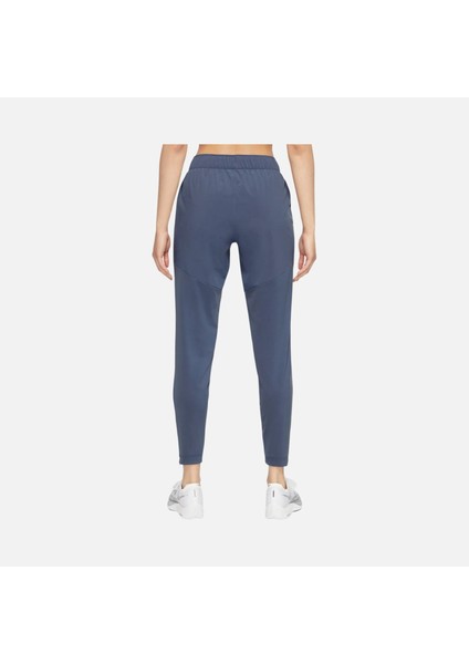 Dri-Fit Essential Kadın Koşu Spor Mavi Eşofman Altı - Fermuarlı Paça ve Cepler - DH6975-491 fiyatları