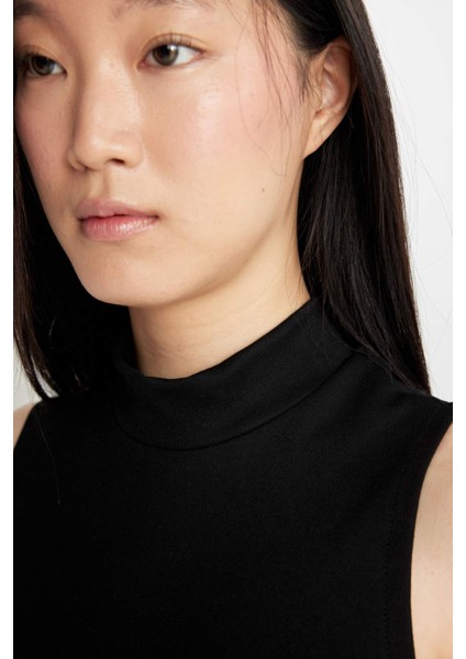 Bodycon Vücudu Saran Basic Düz Yarım Balıkçı Yaka Siyah Kolsuz Midi Elbise