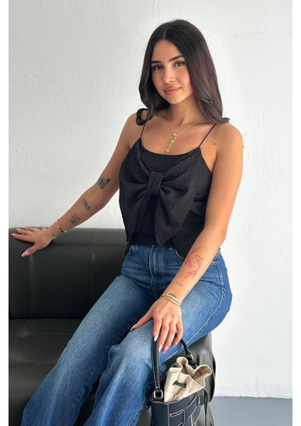 Kadın Fiyonk Ince Askılı Triko Atlet – Romantik & Dokulu Stil