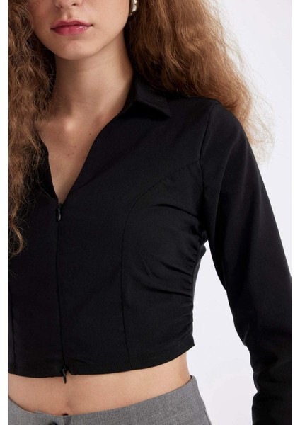 Siyah Fitted Vücuda Oturan Gömlek Yaka Fermuarlı Bengalin Uzun Kollu Crop Basic Düz Bluz C5037AX24AU
