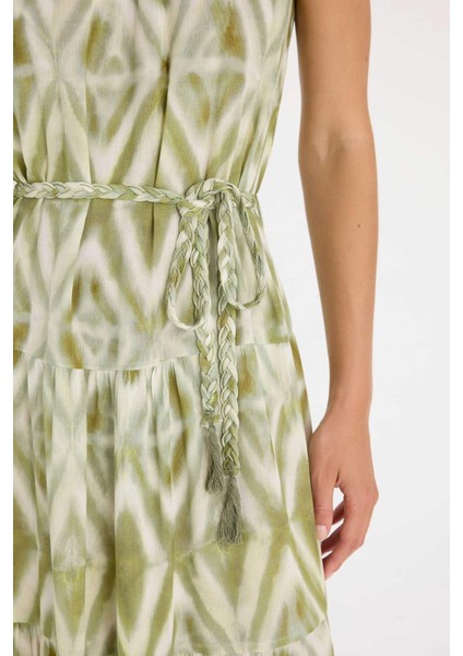 A Kesim Halter Yaka Desenli Krinkıl Kumaş Kemerli Kolsuz Maxi Abiye Elbise