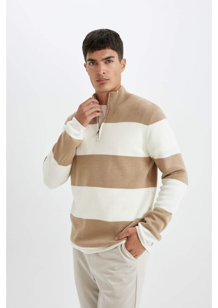 Standart Fit Normal Kesim Çizgili Dik Yaka Fermuarlı Triko Kazak A9518AX24WN