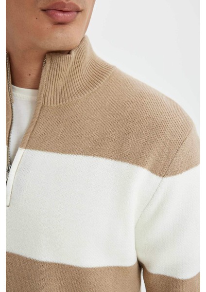 Standart Fit Normal Kesim Çizgili Dik Yaka Fermuarlı Triko Kazak A9518AX24WN