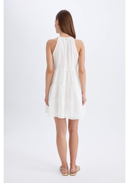 A Kesim Halter Yaka Brode Kolsuz Mini Elbise D4400AX24HS