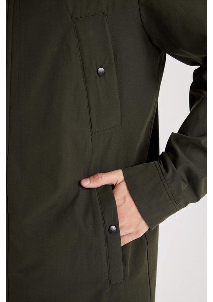Su Geçirmez Regular Fit Kapüşonlu Fermuarlı Cepli Uzun Mevsimlik Yağmurluk Hafif Mont D5031AX24WN