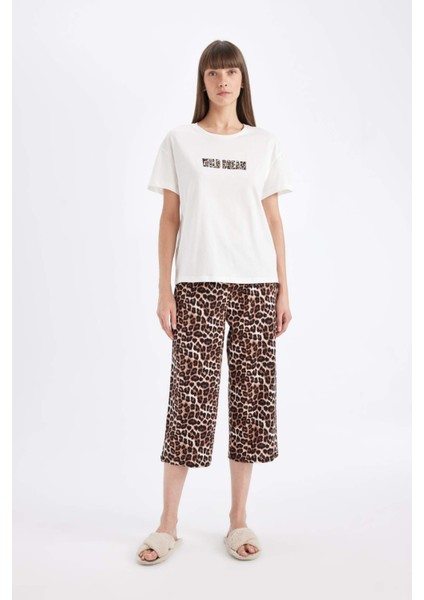 Fall in Love Pijama Takımı Regular Fit Leopar Desenli Kısa Kollu Üst Kapri Alt D4879AX24HS