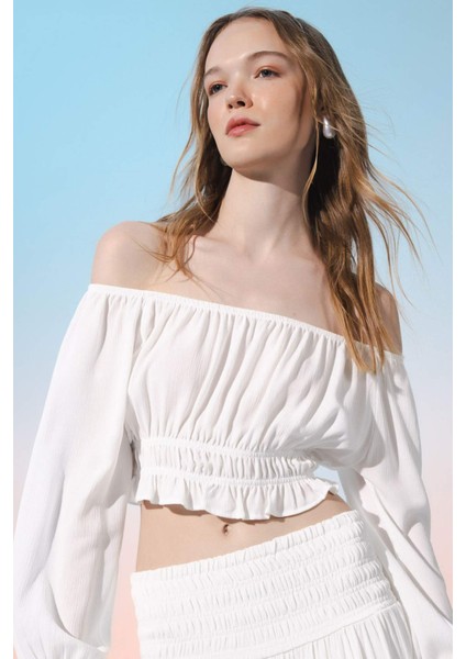 Regular Fit Omuzu Açık Krinkıl Kumaş Uzun Kollu Beyaz Bluz D5038AX24AU