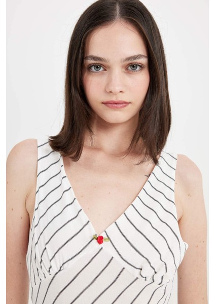 A Kesim V Yaka Çizgili Maroken Askılı Maxi Elbise