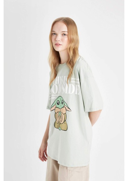 Star Wars-Mandalorian Oversize Geniş Kalıp Bisiklet Yaka Sırt Baskılı Kısa Kollu Tişört D4821AX24AU