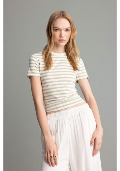 Fitted Vücuda Oturan Bisiklet Yaka Çizgili Kısa Kollu Tişört D5324AX24AU