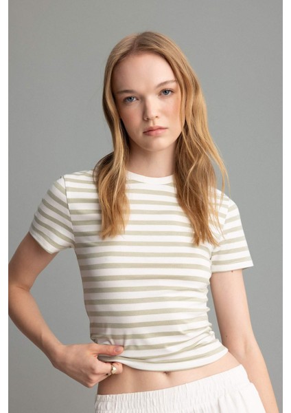 Fitted Vücuda Oturan Bisiklet Yaka Çizgili Kısa Kollu Tişört D5324AX24AU