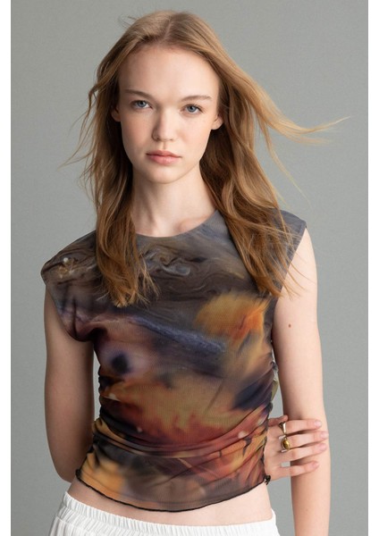 Fitted Vücuda Oturan Bisiklet Yaka Desenli Büzgü Detaylı Tül Kısa Kollu Tişört D5323AX24AU