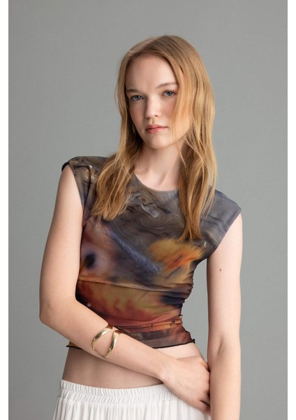 Fitted Vücuda Oturan Bisiklet Yaka Desenli Büzgü Detaylı Tül Kısa Kollu Tişört D5323AX24AU