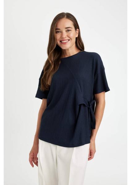 Relax Fit Bisiklet Yaka Bağlamalı Bürümcük Kısa Kollu Tişört D5446AX24AU