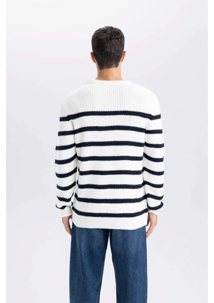 Standart Fit Normal Kesim Bisiklet Yaka Çizgili Triko Kazak B0546AX24WN