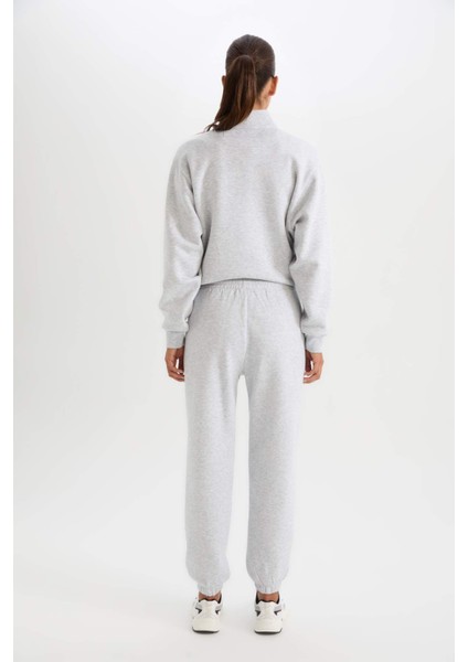 Fit Sporcu Jogger Eşofman Altı Standart Fit Standart Boy Beli Paçası Lastikli Cepli Bağcıklı