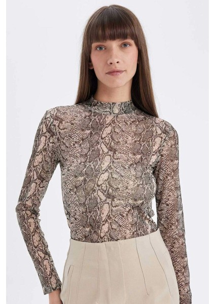Slim Fit Dar Kesim Yarım Balıkçı Yaka Yılan Desenli Tül Uzun Kollu Tişört D5505AX24AU