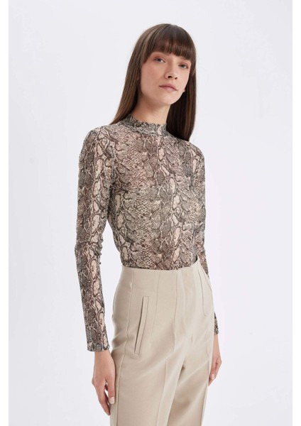 Slim Fit Dar Kesim Yarım Balıkçı Yaka Yılan Desenli Tül Uzun Kollu Tişört D5505AX24AU