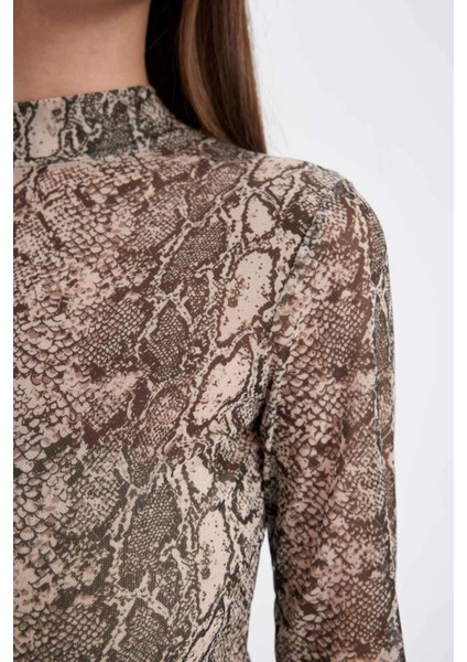 Slim Fit Dar Kesim Yarım Balıkçı Yaka Yılan Desenli Tül Uzun Kollu Tişört D5505AX24AU