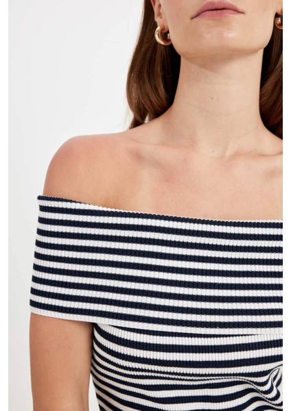 Fitted Vücuda Oturan Çizgili Açık Omuz Triko Midi Elbise D4223AX24AU