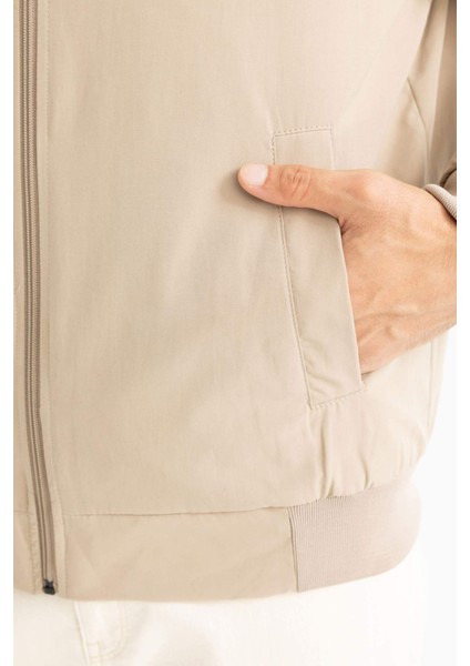 Su Geçirmez Regular Fit Bomber Kolej Yaka Fermuarlı Çift Cepli Mevsimlik Hafif Mont D5976AX24WN