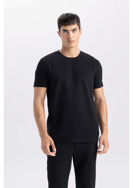 Slim Fit Dar Kesim Bisiklet Yaka Basic Düz Kısa Kollu Siyah Tişört M6608AZ25SP