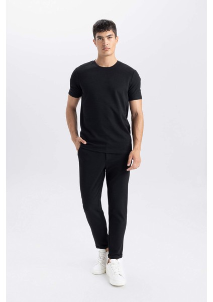 Slim Fit Dar Kesim Bisiklet Yaka Basic Düz Kısa Kollu Siyah Tişört M6608AZ25SP