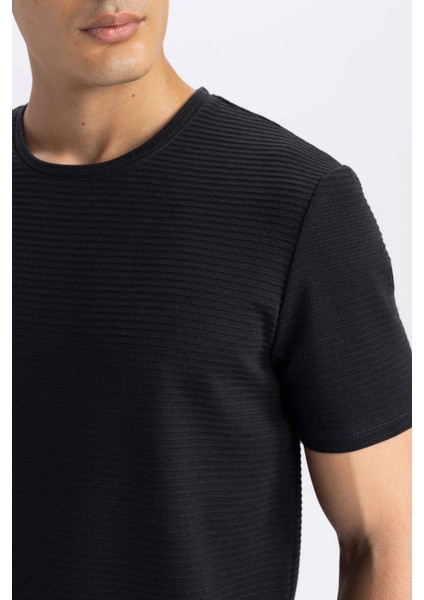 Slim Fit Dar Kesim Bisiklet Yaka Basic Düz Kısa Kollu Siyah Tişört M6608AZ25SP