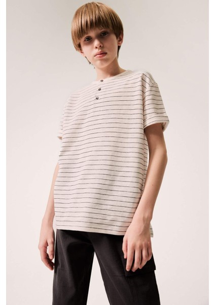 Erkek Çocuk Hakim Yaka Çizgili Kısa Kollu Tişört C2602A825SM