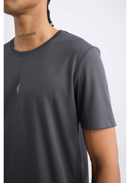 Fit Hızlı Kuruyan Slim Fit Dar Kesim Bisiklet Yaka Baskılı Sporcu Kısa Kollu Tişört