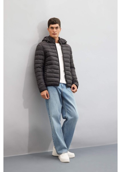 Su İtici Slim Fit Dar Kesim İç Cep Detaylı Kapüşonlu Fermuarlı Cepli Şişme Mont N4661AZ25SP