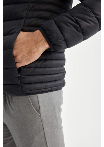 Su İtici Slim Fit Dar Kesim İç Cep Detaylı Kapüşonlu Fermuarlı Cepli Şişme Mont N4661AZ25SP