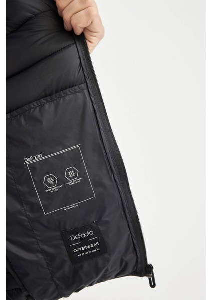 Su İtici Slim Fit Dar Kesim İç Cep Detaylı Kapüşonlu Fermuarlı Cepli Şişme Mont N4661AZ25SP